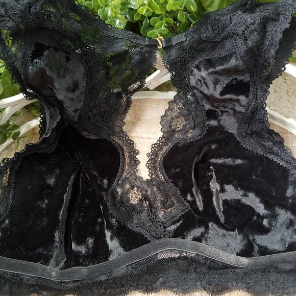 Victoria's Secret Velvet Bralette - Picture 7 of 9